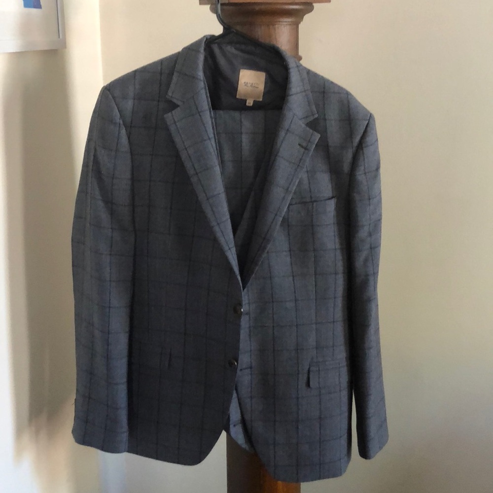 Benetti 44R 3 piece suit